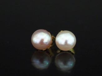 Vente aux enchères Paire de puces d'oreilles en or jaune 585, serties en leur centre d'un