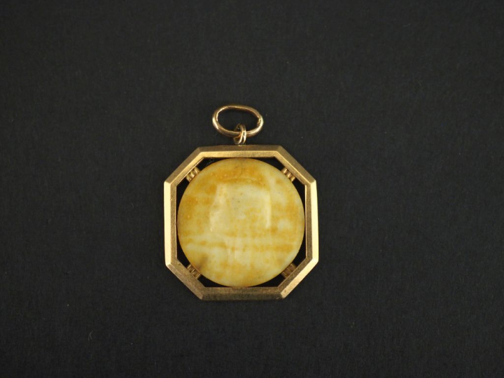 Pendentif octogonal de style Art déco en or jaune 750, serti en son ce
