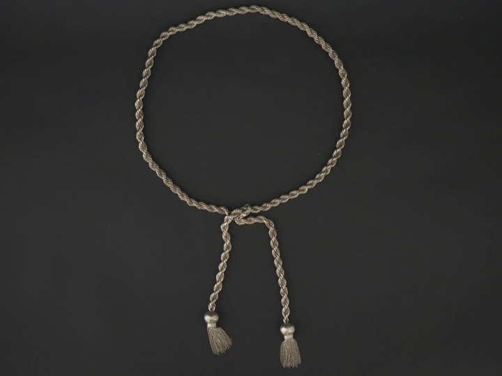 Ceinture souple, maille torsadée,  en argent 925, terminées par deux p