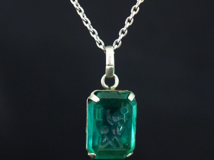 Chaine en argent 835, maille forçat, et un pendentif en métal argenté 