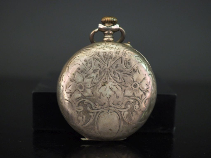 Montre de gousset en argent.  Cadran à chiffres romains pour les heure