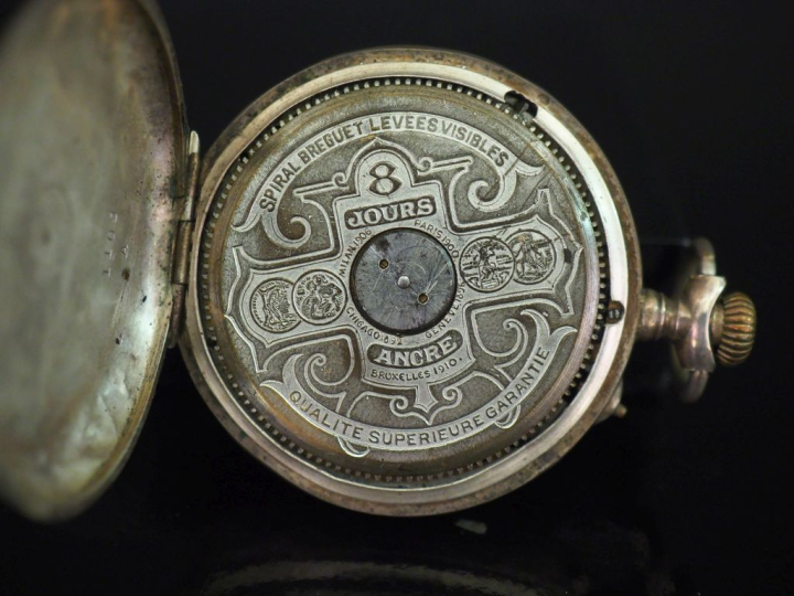 Montre de gousset en argent.  Cadran à chiffres romains pour les heure