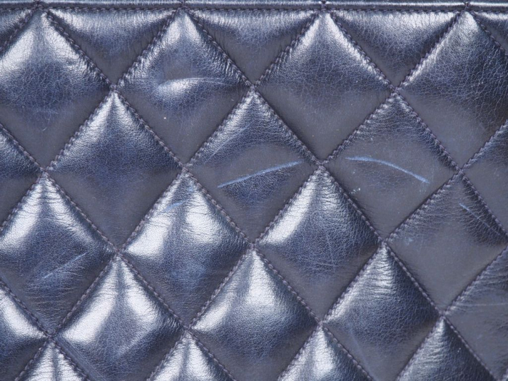 CHANEL, Paris Sac cabas en cuir matelassé bleu marine.  Quatre poches 
