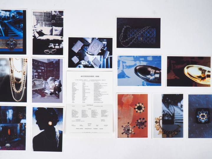 Ensemble comprenant :  - un catalogue et deux magasines Chanel - une s