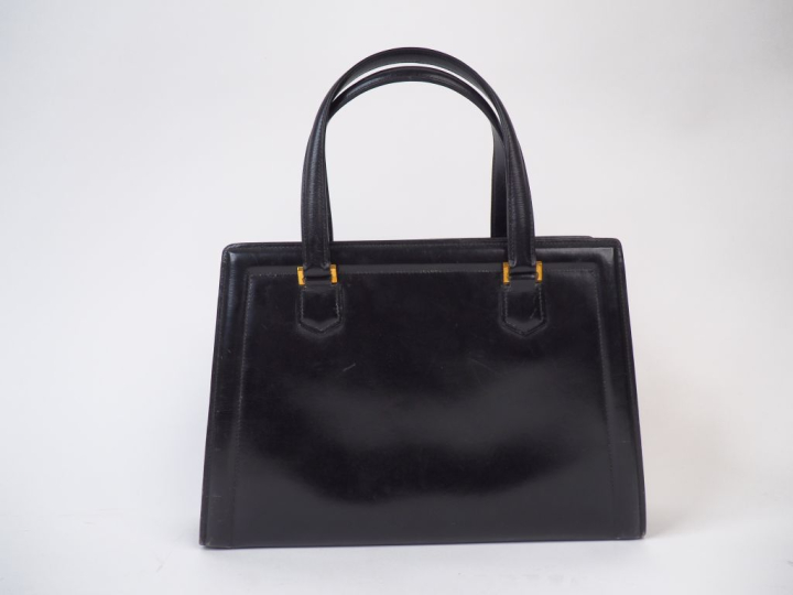 HERMES, Paris Sac vintage "Metro" en cuir noir.  Trois compartiments. 