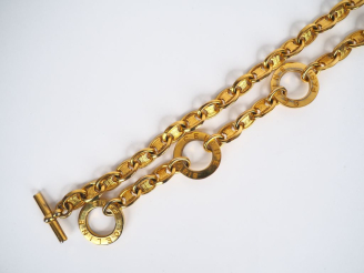 Vente aux enchères CELINE, Paris Ceinture en métal doré, composée de maillons ovales ajou