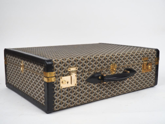 Vente aux enchères GOYARD, Paris Valise vintage en tissu gainé de cuir noir. Garniture en