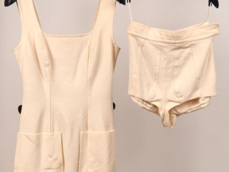 Vente aux enchères Christian DIOR, Boutique  Ensemble comprenant un débardeur et un mini 