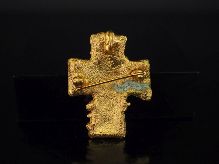 Christian LACROIX Broche/pendentif en forme de croix en métal doré, se