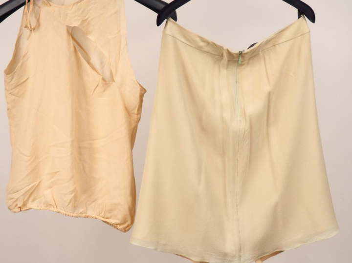 LANVIN, Paris Ensemble en soie comprenant un débardeur et une jupe.  D