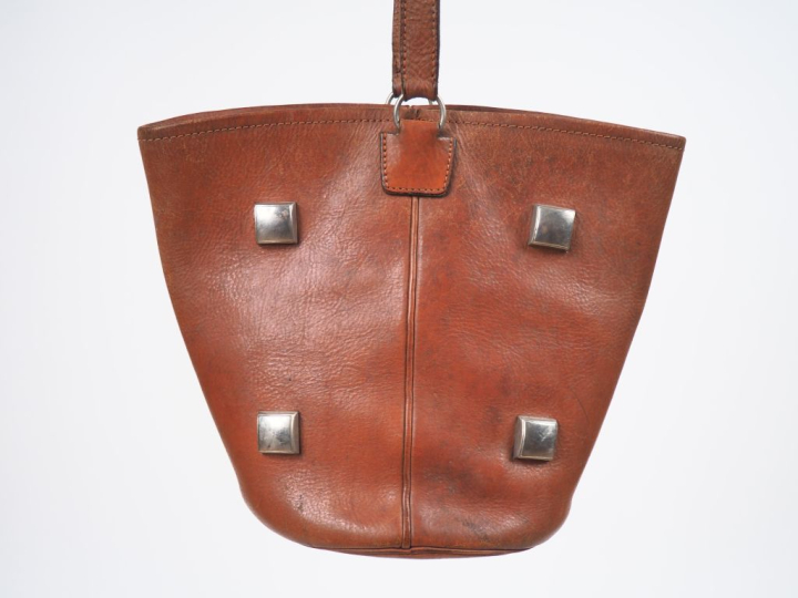 LAFFARGUE, Saint Jean de Luz Sac seau vintage en cuir marron, à décor 