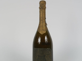 Vente aux enchères 1 BOUTEILLE CHAMPAGNE LANSON 'NOBLE CUVÉE' - EF/COIFFE LEGER ABIMÉE