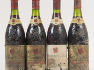 Vente aux enchères 4 BOUTEILLES CHÂTEAUNEUF DU PAPE CHÂTEAU MONT REDON - 1985 - BS/EA