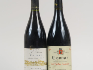 Vente aux enchères 2 BOUTEILLES CORNAS 2004 : 1 'LES VIEILLES FONTAINES' ALAIN VOGE - 1 '