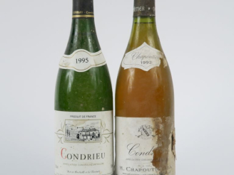 Vente aux enchères 2 BOUTEILLES CONDRIEU : 1 CHAPOUTIER 1992 BS/EA - 1 VERNAY 1995 BS