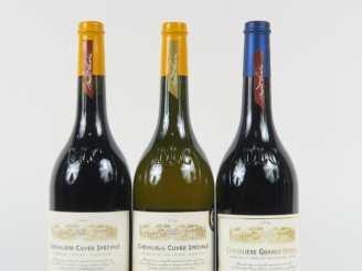 Vente aux enchères 3 BOUTEILLES DOMAINE LA CHEVALIÈRE : 1 CUVÉE SPÉCIALE ROUGE 1998 - 1 C