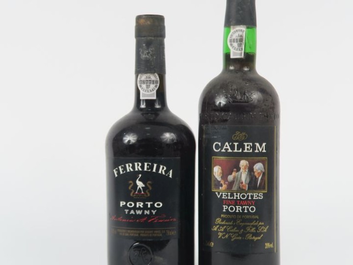 2 BOUTEILLES PORTO : 1 CALEM VELHOTES - 1 FERREIRA