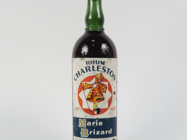 1 BOUTEILLE RHUM (1 L) CHARLESTON MARIE BRIZARD 44° CIRCA 1960 - ETLA