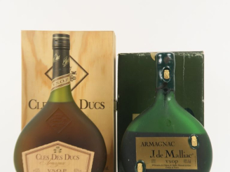 Vente aux enchères 2 BOUTEILLES ARMAGNAC : 1 CLES DES DUCS 'V.S.O.P.'  COFFRET - 1 J. DE 
