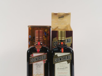 Vente aux enchères 2 BOUTEILLES COINTREAU - COFFRETS