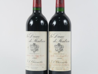 Vente aux enchères 2 BOUTEILLES LA DAME DE MONTROSE ST ESTEPHE - 1999 - 1 BG/1 ETLT