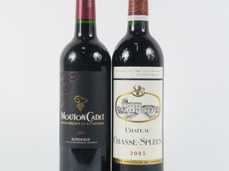 Vente aux enchères 2 BOUTEILLES , 1 CHÂTEAU CHASSE SPLEEN MOULIS 2003 - 1 MOUTON CADET BO