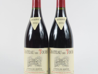 Vente aux enchères 2 BOUTEILLES CHÂTEAU DES TOURS EMMANUEL RAYNAUD CÔTES DU RHÔNE - 2010