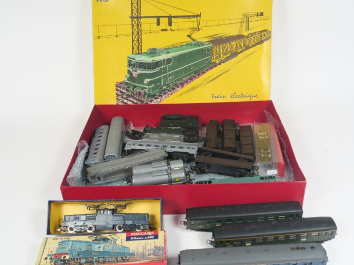 	Lot de matériel roulant des années 1960 comprenant dans un coffret EU