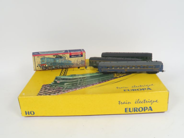	Lot de matériel roulant des années 1960 comprenant dans un coffret EU