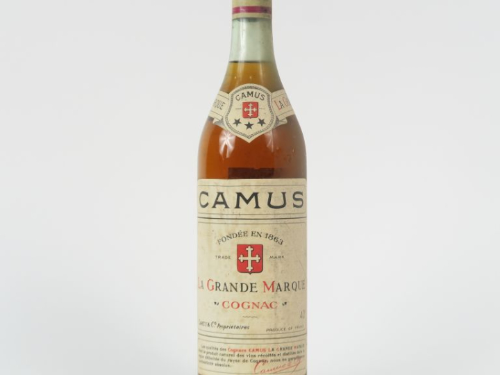 1 VIEILLE BOUTEILLE CAMUS 'LA GRANDE MARQUE' ***