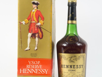 Vente aux enchères 1 BOUTEILLE COGNAC HENNESSY 'GRANDE RÉSERVE V.S.O.P.' - COFFRET
