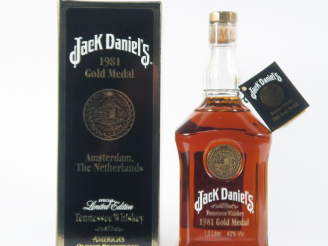 Vente aux enchères 1 BOUTEILLE (1 L) JACK DANIEL'S ’GOLD MEDAL 1981' 43° - COFFRET