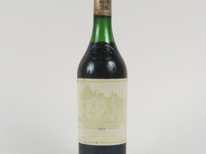 1 BOUTEILLE CHÂTEAU HAUT BRION 1er GCC GRAVES - 1983 - EF/CAPS LEGER C