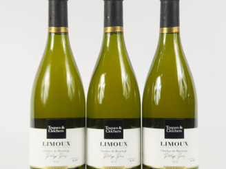 Vente aux enchères 3 BOUTEILLES TOQUES   CLOCHERS 'CLOCHER DE BOURIÈGE' ENTRE AMICS LIMOU