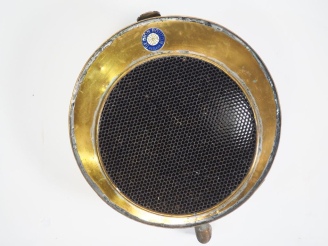 Vente aux enchères DE DION-BOUTON.  Radiateur automobile n°19267. Diam. 53 cm. (état d'us