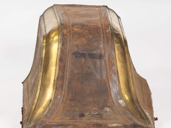 RENAULT VICTORIA. Calandre. Dim. 45 x 84 x 47 cm. (état d'usage)