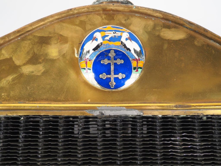 CHAUSSON FRERES.  Radiateur automobile, garantie n° 1944. Dim. 69 x 74