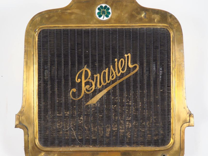 BRASIER.  Radiateur automobile. Dim. 67 x 64 x 17 cm.