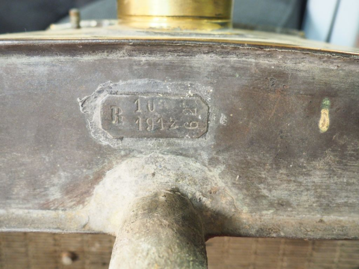 BRASIER.  Radiateur automobile. Dim. 67 x 64 x 17 cm.