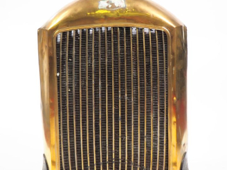 Vente aux enchères Radiateur automobile n° 105216. Dim. 64 x 57 x 23 cm.