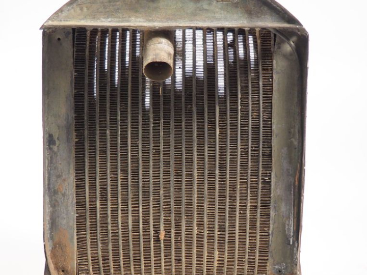 Radiateur automobile n° 105216. Dim. 64 x 57 x 23 cm.