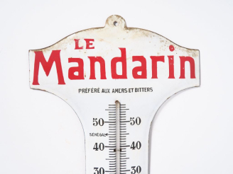 Vente aux enchères LE MANDARIN. Thermomètre émaillé. H. 49,5 cm.