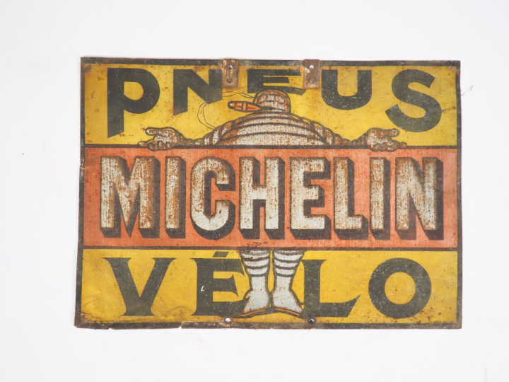 MICHELIN.  "Pneus vélo". Plaque en tôle lithographiée. Dim. 47,5 x 68 