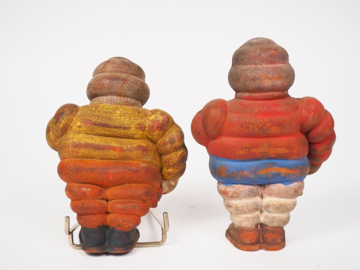MICHELIN.  Deux sujets bibendums en caoutchouc . Signés. Dim.17 x 12 c