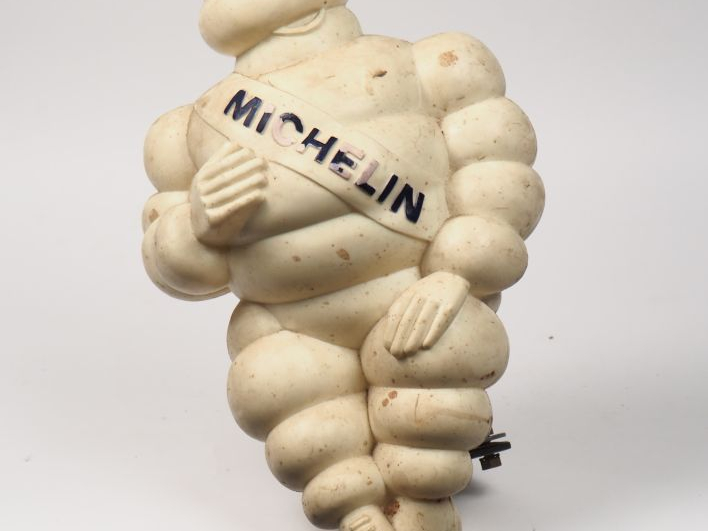 MICHELIN. 'Bidendum de camion". Sujet en plastique avec système de fix