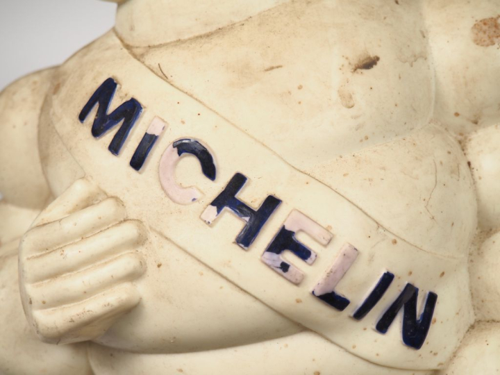 MICHELIN. 'Bidendum de camion". Sujet en plastique avec système de fix