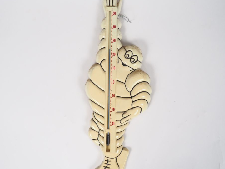 MICHELIN.  Thermomètre mural en plastique. H. 45.5 cm.