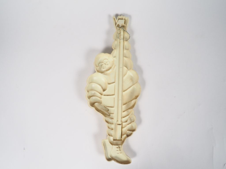 MICHELIN.  Thermomètre mural en plastique. H. 45.5 cm.