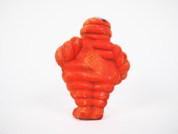 MICHELIN. Bibendum, sujet en caoutchouc rouge circa 1920-1930. (mauvai
