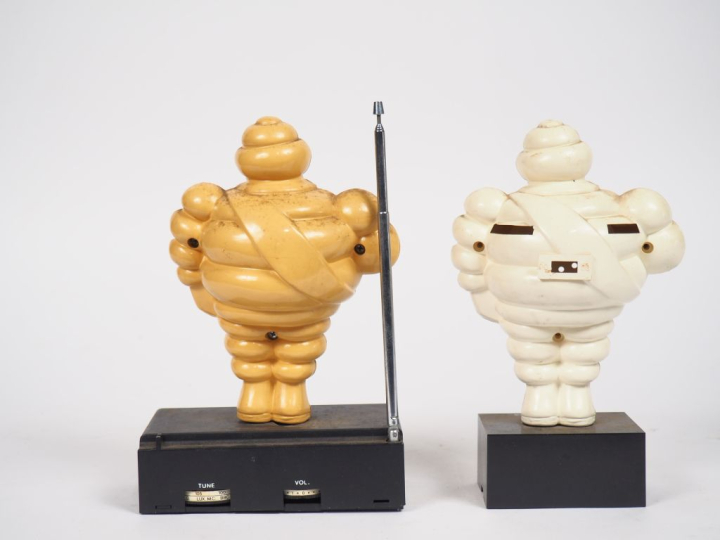 MICHELIN.  Deux radios Bibendum. (manque le système sur une des radios